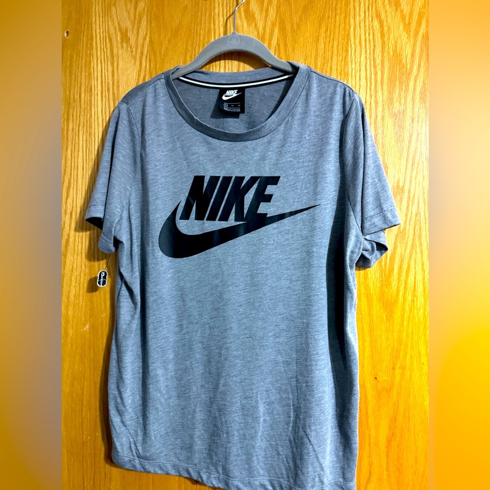 New no tags xl Nike women’s tee